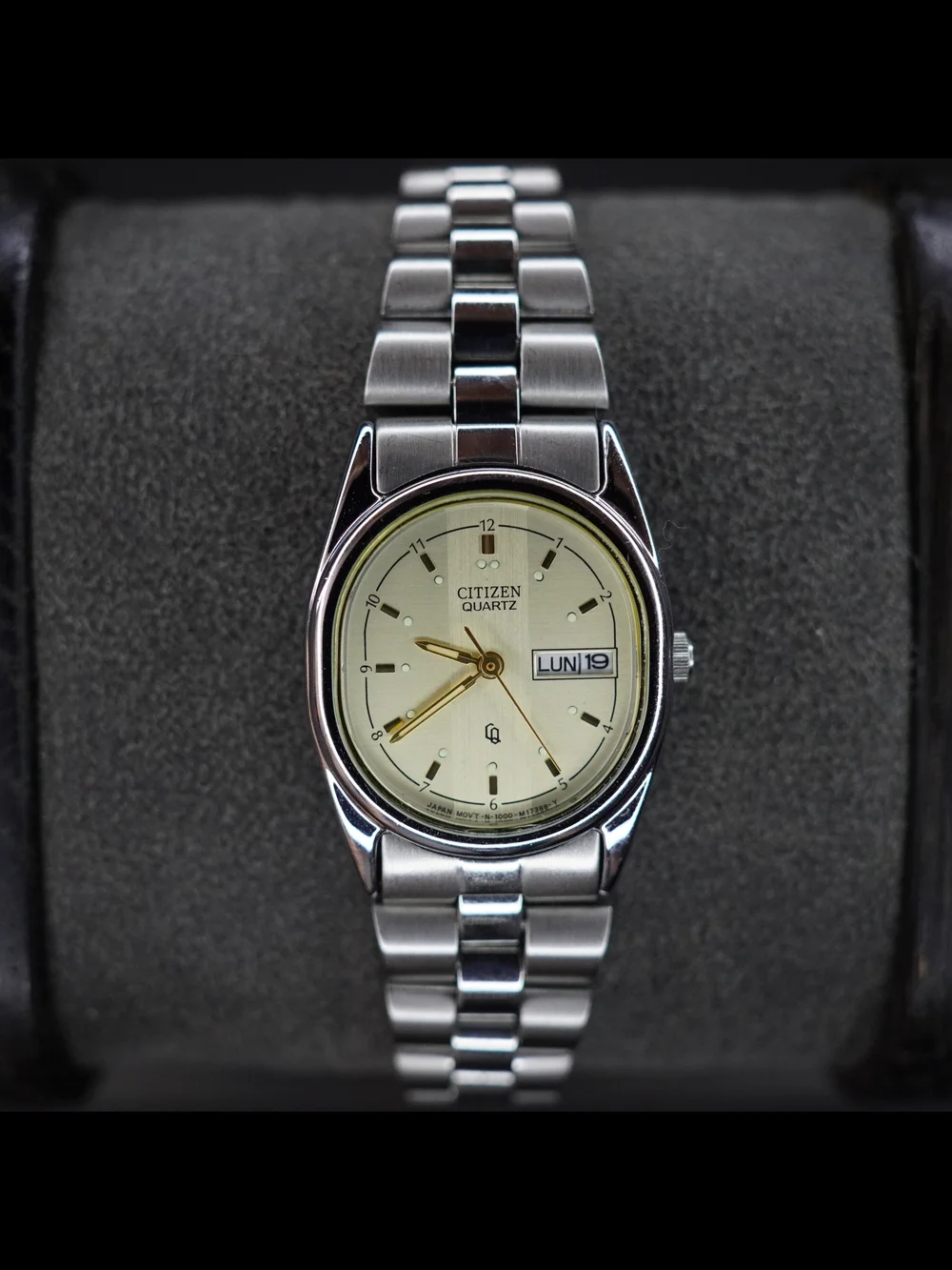 Vintage Citizen Quartz 1000-B00319 Day Date Champagne Dial Stainless Steel NOS